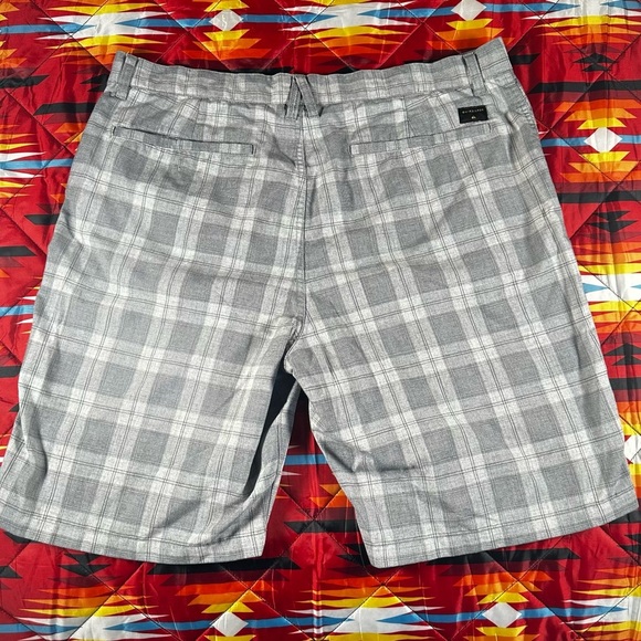 Quicksilver 20 Inch Shorts Mens 38 Gray Plaid Regular Fit Surf Outdoors Casual - Picture 6 of 7